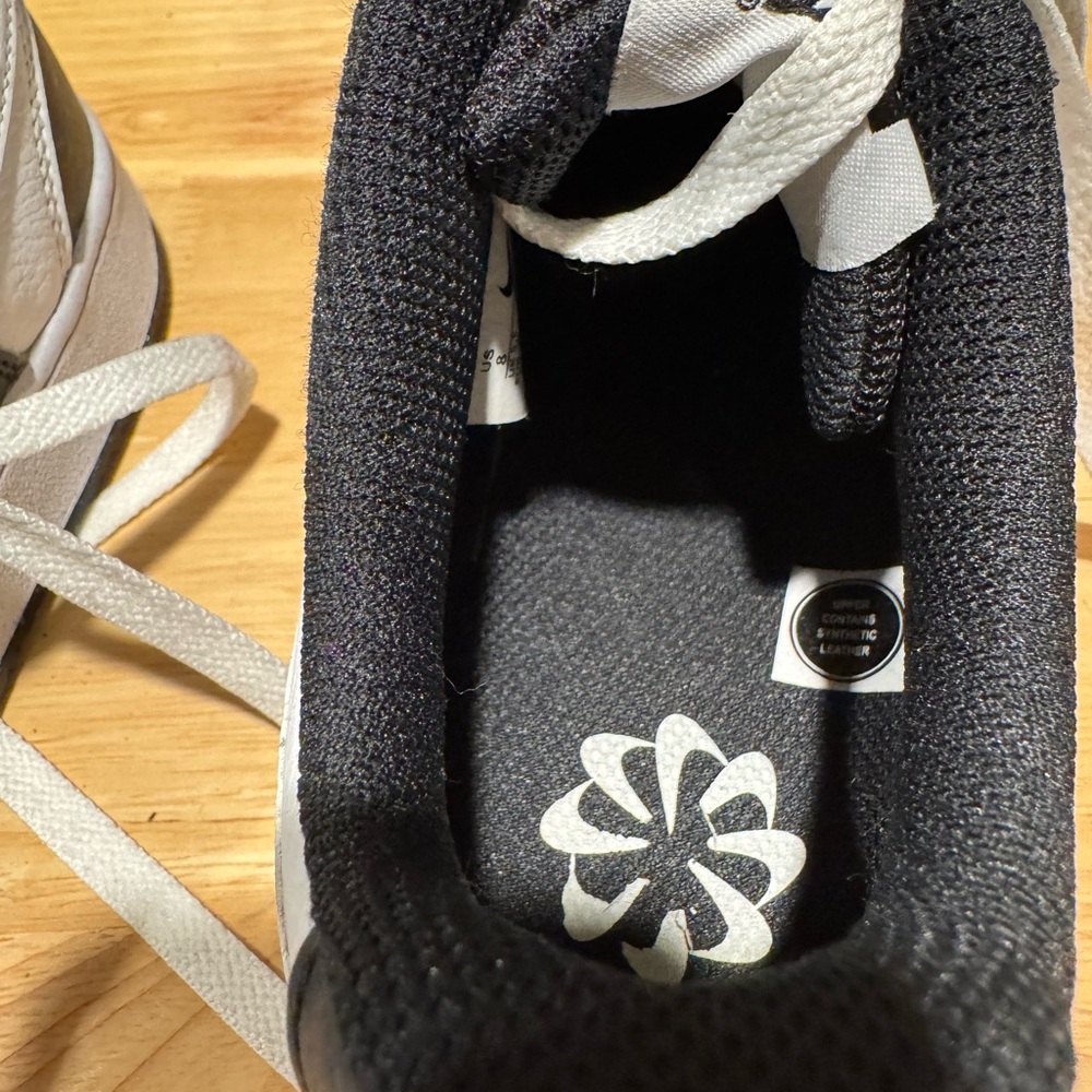 SUMMER READY Nike Black and White Men's Sneakers - Picture 7 of 7